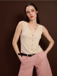 Kamizelka z wiskozą - kremowy. Białe kamizelki damskie Sinsay, l, z wiskozy. Za 25.99 zł.