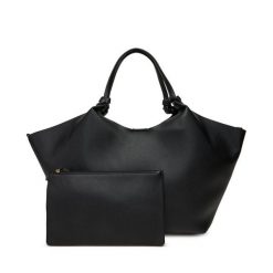 Torebka DKNY. Czarne torebki klasyczne damskie DKNY, bez wzorów, bez dodatków. Za 749.99 zł.