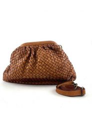 Amara Skórzana kopertówka "Miller" w kolorze jasnobrązowym - 35 x 23 x 8 cm rozmiar: onesize. Brązowe torebki wieczorowe Amara, bez wzorów, z materiału, bez kołnierzyka, bez ramiączek. Za 459.04 zł.