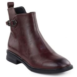 Skórzane botki damskie klasyczne bordowe Filippo DBT7354. Czerwone botki damskie Filippo, ze skóry, klasyczne, bez obcasa, bez zapięcia. Za 299.99 zł.