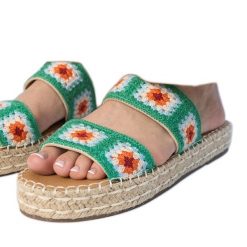 Zielone klapki espadryle haftowane. Zielone espadryle damskie bez wzorów, ze skóry ekologicznej, bez obcasa, na platformie. Za 73.74 zł.
