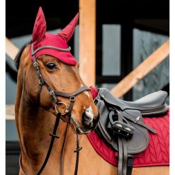 Czapka z muchą dla koni Horseware Amigo Earnet. Czerwone czapki męskie HORSEWARE IRELAND, bez wzorów, z materiału, eleganckie. Za 140.00 zł.