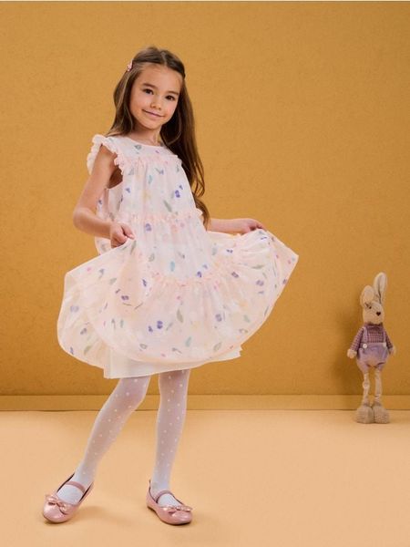 Sukienka babydoll z ozdobnymi falbankami - wielobarwny. Sukienki dziewczęce Sinsay, bez wzorów, bez ramiączek. W wyprzedaży za 25.99 zł.