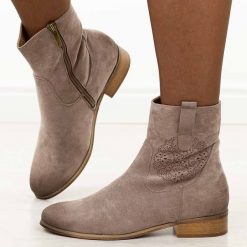 Khaki zamszowe botki damskie Potocki 12745. Brązowe botki damskie POTOCKI, na jesień, z dzianiny, eleganckie, z okrągłym noskiem, bez obcasa, na płaskiej podeszwie, bez zapięcia. Za 219.00 zł.