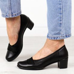 Czarne skórzane Polskie czółenka damskie na obcasie Gregors 1048. Czarne czółenka damskie GREGORS, z aplikacjami, ze skóry, z okrągłym noskiem, bez obcasa, na obcasie. Za 349.00 zł.