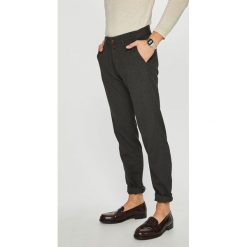 Pierre Cardin - Spodnie. Szare spodnie materiałowe męskie Pierre Cardin, bez wzorów, z bawełny, casualowe. W wyprzedaży za 279.90 zł.