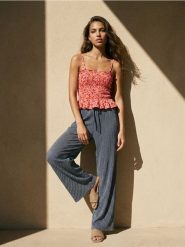 Spodnie straight leg w paski - wielobarwny. Spodnie materiałowe damskie Sinsay, bez wzorów. Za 49.99 zł.