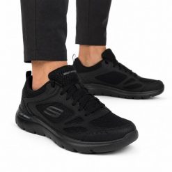 Buty męskie sportowe Skechers SUMMITS SOUTH RIM. Czarne buty sportowe na co dzień męskie Skechers, z jeansu, bez zapięcia, na fitness i siłownię. Za 199.00 zł.