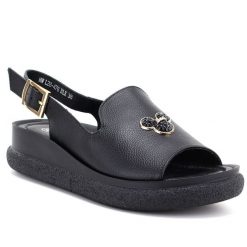 Skórzane sandały damskie na koturnie czarne T.Sokolski L26-476. Czarne sandały damskie T.Sokolski, bez wzorów, ze skóry, bez obcasa, na koturnie. Za 189.99 zł.