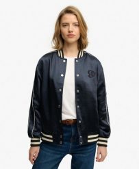 Superdry Satynowa Kurtka Bomber Varsity – Slim Fit. Niebieskie kurtki męskie Superdry., bez wzorów, z elastanu, klasyczne, bez kaptura. Za 427.05 zł.