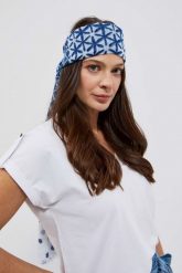 Wzorzysty szal niebieski. Niebieskie szaliki i kominy damskie MOODO, bez wzorów, z poliesteru. W wyprzedaży za 17.99 zł.