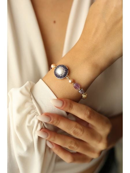 L'Atelier de Gaia Pozłacana bransoletka z perłami i ametystami rozmiar: onesize. Pomarańczowe bransoletki damskie L'Atelier de Gaia, pozłacane. Za 52.99 zł.