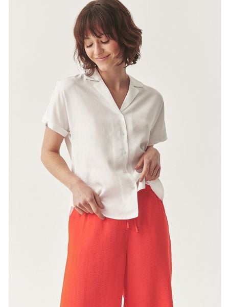 TATUUM Bluzka w kolorze białym rozmiar: 44. Białe bluzki damskie Tatuum, bez wzorów, z lyocellu, bez kołnierzyka, bez ramiączek. Za 122.09 zł.