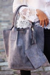 Shopperka skórzana VERA PELLE jasnoszara T49. Szare shopper bag damskie bez wzorów, ze skóry, zamszowe, bez dodatków. Za 208.99 zł.