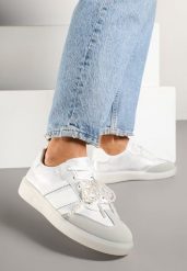 Srebrno-Szare Sneakersy Typu Kultowe Tenisówki ze Zdobieniem z Perłami Nalavia. Szare trampki i tenisówki damskie Renee, z aplikacjami, z jeansu. Za 74.99 zł.