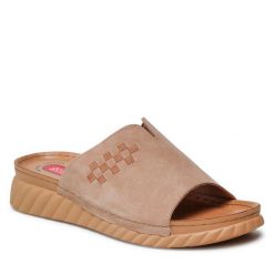 Klapki Go Soft. Brązowe klapki damskie GO SOFT, bez wzorów, bez obcasa. Za 149.99 zł.