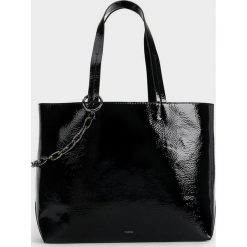 Parfois - Torebka. Czarne shopper bag damskie Parfois, bez wzorów, z materiału, na ramię, duże, bez dodatków. Za 139.90 zł.