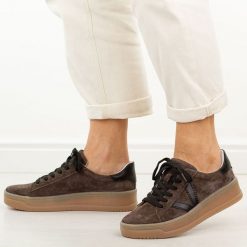 Brązowe skórzane półbuty damskie Vinceza 79597. Brązowe półbuty damskie VINCEZA, bez wzorów, z jeansu, casualowe, z okrągłym noskiem, bez obcasa, na płaskiej podeszwie. Za 239.00 zł.