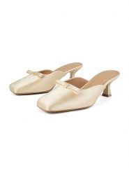 Loft37 Klapki w kolorze kremowym rozmiar: 40. Brązowe klapki damskie loft37, bez wzorów, bez obcasa, na szpilce. Za 347.99 zł.