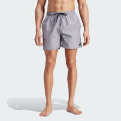 Szorty Stripey Classics Swim Short Length. Białe szorty męskie Adidas, bez wzorów, z materiału, eleganckie. Za 142.00 zł.