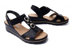 RIEKER 67498-00 black, sandały damskie. Czarne sandały damskie Rieker, bez wzorów, bez obcasa, na koturnie. Za 255.92 zł.