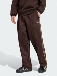 Adidas Spodnie dresowe 165005 Brązowy Loose Fit. Brązowe spodnie dresowe męskie Adidas, bez wzorów, z dresówki. Za 349.99 zł.