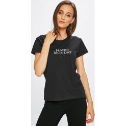 Review - Top. Czarne topy damskie Review, s, bez wzorów, z bawełny, bez kołnierzyka. W wyprzedaży za 29.90 zł.