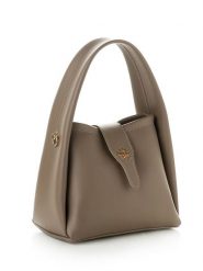 Lucky Bees Torebka w kolorze jasnobrązowym - 25 x 19 x 13 cm rozmiar: onesize. Brązowe torebki klasyczne damskie Lucky Bees, bez wzorów, z materiału, bez dodatków. Za 104.45 zł.