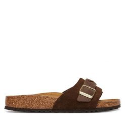 Klapki Birkenstock. Brązowe klapki damskie Birkenstock, bez wzorów, bez obcasa. Za 579.99 zł.