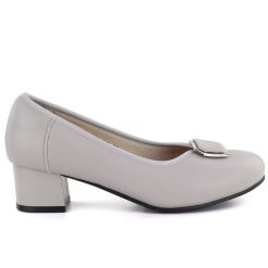 Skórzane czółenka damskie szare Cambell JE19413GR. Szare czółenka damskie Cambell, bez wzorów, ze skóry, bez obcasa. Za 169.99 zł.