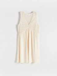 Sukienka mini z koronką - kremowy. Białe sukienki damskie Reserved, l, bez wzorów, z koronki, bez kołnierzyka, bez ramiączek, mini. W wyprzedaży za 39.99 zł.