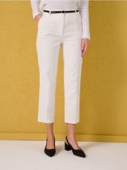 Spodnie chino z paskiem - kremowy. Białe spodnie materiałowe damskie Sinsay, bez wzorów. Za 59.99 zł.