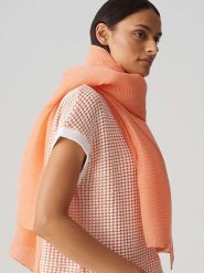 OPUS Szal w kolorze pomarańczowym rozmiar: onesize. Pomarańczowe szaliki i kominy damskie Opus, bez wzorów, z materiału. Za 100.28 zł.