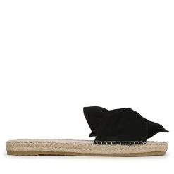 Klapki Manebi. Czarne klapki damskie Manebi, bez wzorów, bez obcasa. Za 345.99 zł.