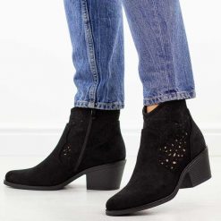 Czarne botki damskie, kowbojki S.Barski 8012. Czarne botki damskie S.BARSKI, na jesień, z jeansu, eleganckie, bez obcasa, na obcasie, bez zapięcia. Za 229.00 zł.