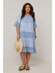 Curvy Lady Sukienka w kolorze błękitnym rozmiar: 44/46. Niebieskie sukienki damskie Curvy Lady, na co dzień, bez wzorów, z koronki, klasyczne, bez kołnierzyka, bez ramiączek, midi, proste. Za 145.95 zł.