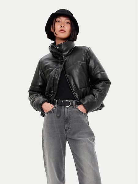 Gap Kurtka z imitacji skóry 486399 Czarny Regular Fit. Czarne kurtki damskie GAP, s, bez wzorów, ze skóry, bez kaptura. Za 539.99 zł.