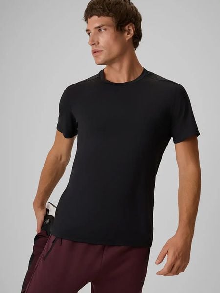 4F Koszulka sportowa w kolorze czarnym rozmiar: XL. Czarne t-shirty sportowe męskie 4f, xl, z materiału, bez ramiączek, outdoorowe. Za 104.95 zł.