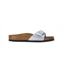 Klapki damskie Birkenstock 040413. Szare klapki damskie Birkenstock, bez wzorów, z materiału, bez obcasa. Za 532.00 zł.
