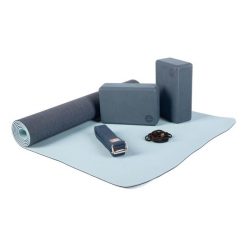 Zestaw do jogi Bodhi Yoga Set Flow: mata, dwa klocki, pasek, torba - granatowy. Niebieskie paski męskie BODHI, bez wzorów. Za 219.99 zł.