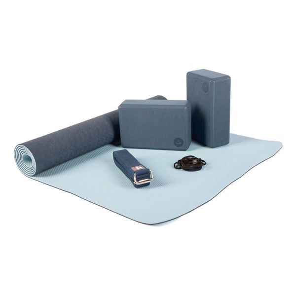 Zestaw do jogi Bodhi Yoga Set Flow: mata, dwa klocki, pasek, torba - granatowy. Niebieskie paski męskie BODHI, bez wzorów, bez dodatków. Za 219.99 zł.