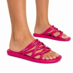 Klapki damskie Ipanema 83606 MEU SOL SLIDER FEM. Czerwone klapki damskie Ipanema, bez wzorów, z materiału, bez obcasa. Za 45.00 zł.
