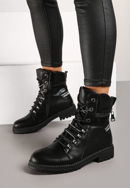 Czarne Botki Workery na Płaskiej Podeszwie Ozdobione Suwakiem i Napisami Aderiora. Czarne botki damskie Renee, z jeansu, biznesowe, bez obcasa, na płaskiej podeszwie, bez zapięcia. Za 129.99 zł.