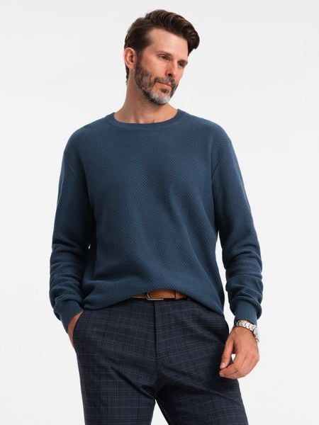 Męski sweter RELAXED FIT z dzianiny o diamentowym splocie – granatowy V2 - Rozmiar: M. Niebieskie swetry męskie Ombre Clothing, m, z aplikacjami, z bawełny, bez kołnierzyka. W wyprzedaży za 111.99 zł.