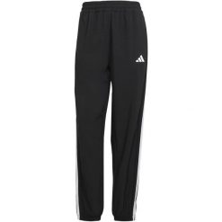 Damskie spodnie dresowe adidas 3-Stripes Essentials. Spodnie sportowe damskie Adidas, s, z dresówki, na fitness i siłownię. Za 235.65 zł.