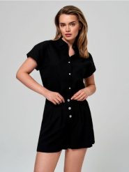 Szorty materiałowe - czarny. Czarne szorty damskie Sinsay, bez wzorów, z materiału. Za 39.99 zł.