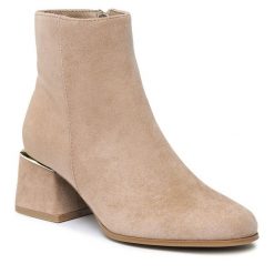 Botki Jenny Fairy. Brązowe botki damskie Jenny Fairy, bez obcasa, na słupku, bez zapięcia. Za 149.99 zł.