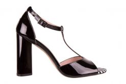 Sandały Bayla-097 08 Czarno - Białe Sandały, Skóra naturalna lakierowana - 36. Czarne sandały damskie Bayla, bez wzorów, z lakierowanej skóry, bez obcasa, na obcasie. W wyprzedaży za 89.10 zł.