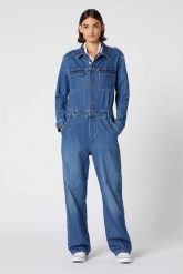 WRANGLER UTILITY JUMPSUIT DAMSKI KOMBINEZON JEANSOWY W9N95E93E 112132450. Kombinezony damskie Wrangler, s, bez wzorów, z jeansu, bez kołnierzyka, bez ramiączek. W wyprzedaży za 104.99 zł.