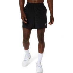 7-calowe spodenki Asics Court. Czarne szorty męskie Asics, bez wzorów, z materiału, eleganckie. Za 178.00 zł.